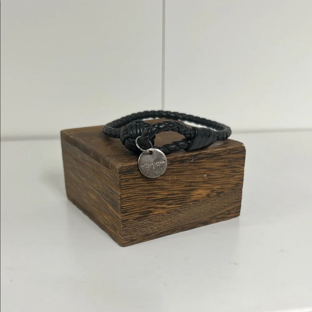 🔥 Bottega Venetta leather bracelet black color - Picture 1 of 2